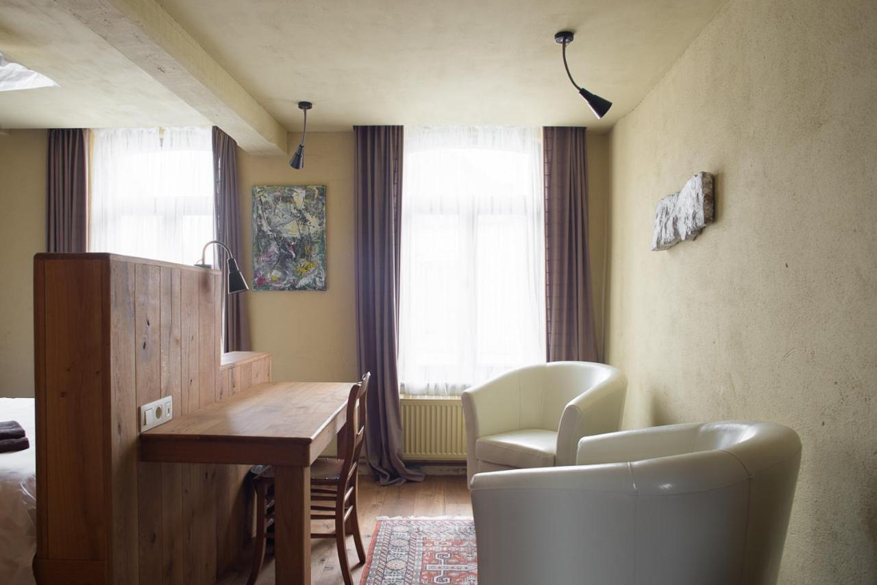 Poeziehotel Surplace - 15 Min Van Pairi Daiza & Industriezone Ghislenghien Bever ภายนอก รูปภาพ